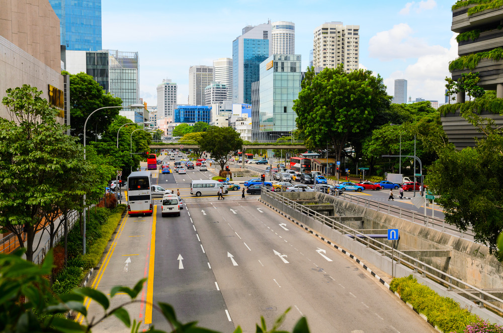 엄청난 자동차 보유세를 부과하는 600만명 도시 싱가포르도 교통 상황은 여전히 나쁘다.