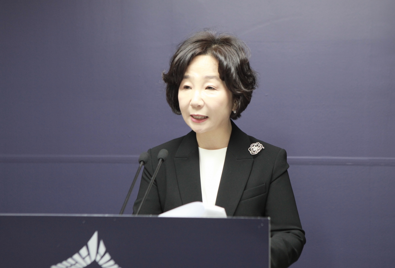 한국당 세종시당 송아영위원장이 23일 오전 기자회견을 열고 4+1 선거구 협의체 협의 내용을 지적하고 있다.