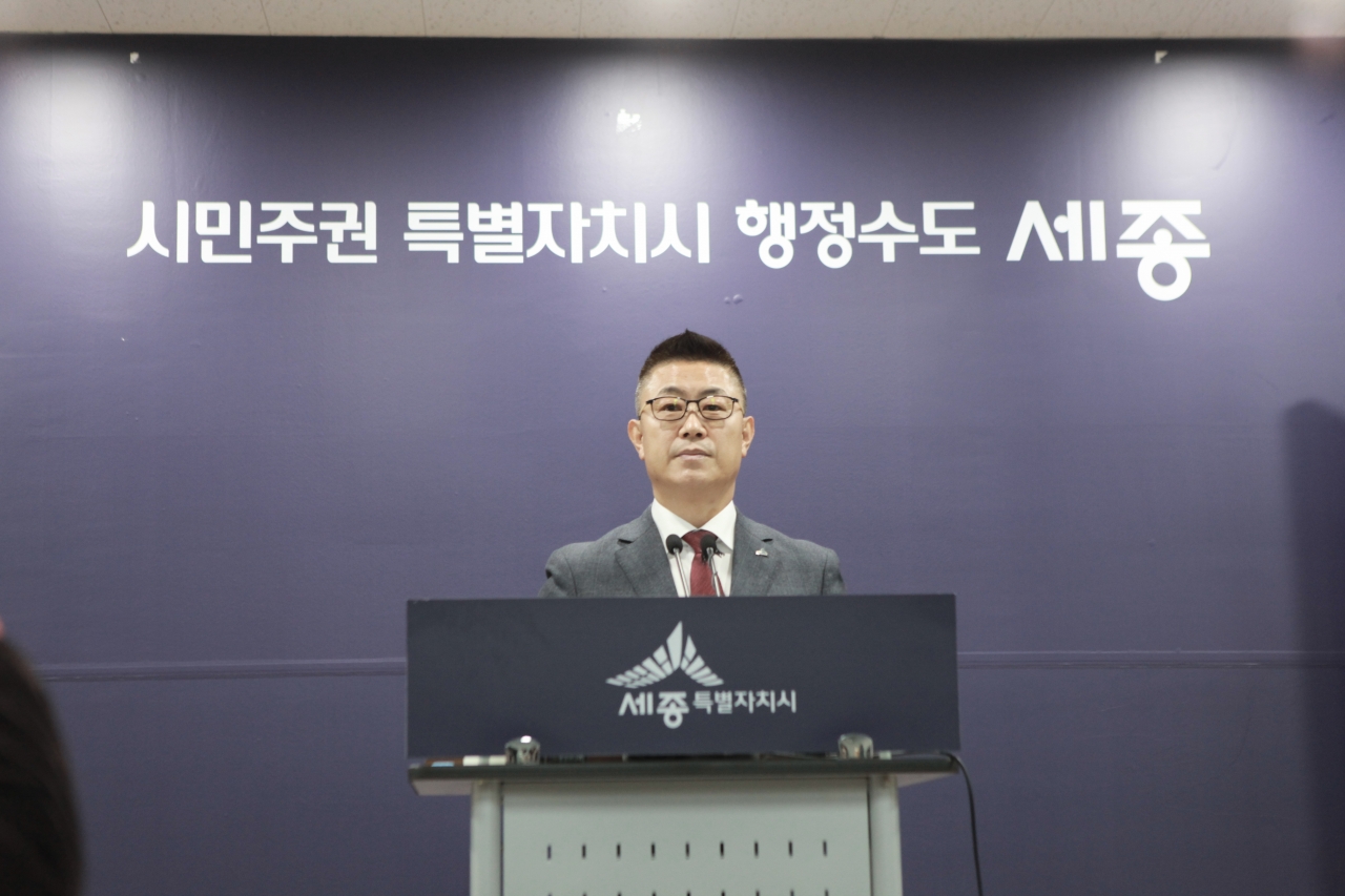 김부유 세종사회복지협의회장이 초대 민선 세종시체육회장 출마 기자회견을 하고 있다.