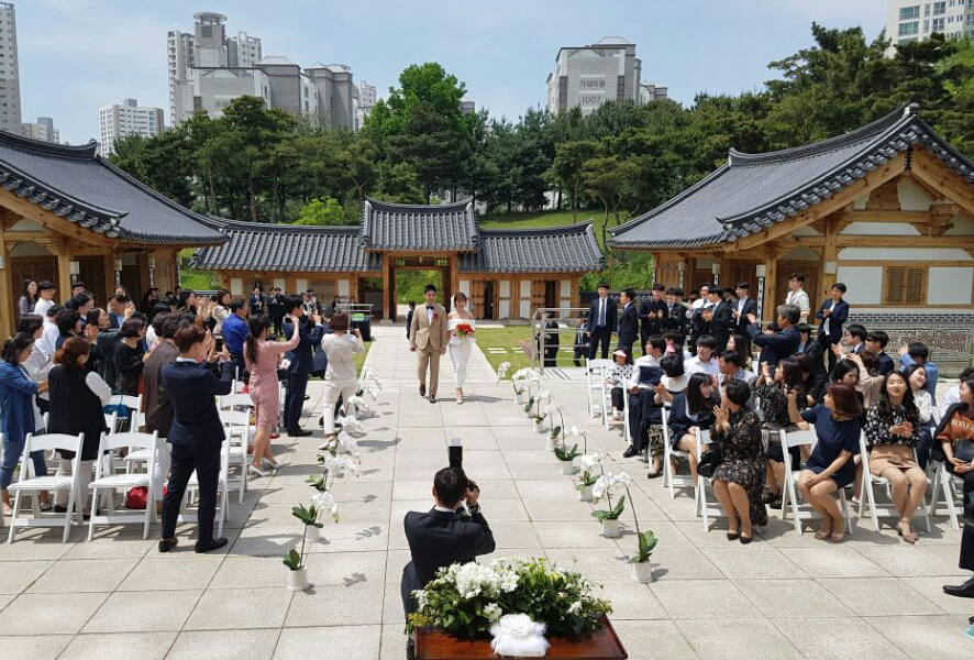 올해 5월 세종시 초려역사공원에서 열린 작은 결혼식 모습. (사진=세종시)