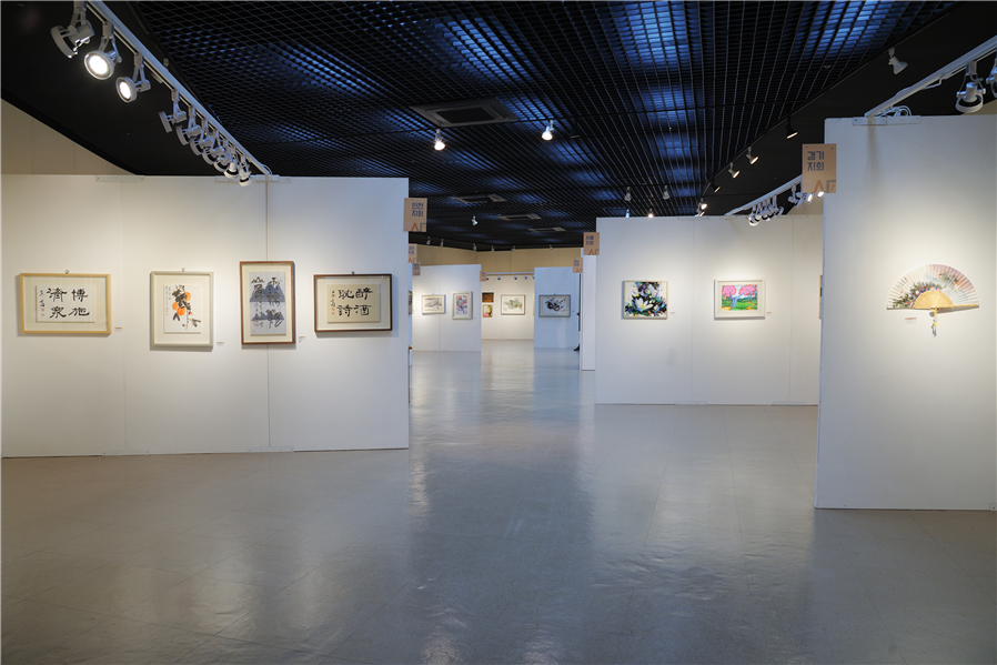 2018년 세종시문화예술회관에서 열린 세종 아트페스티벌 전시장 모습.