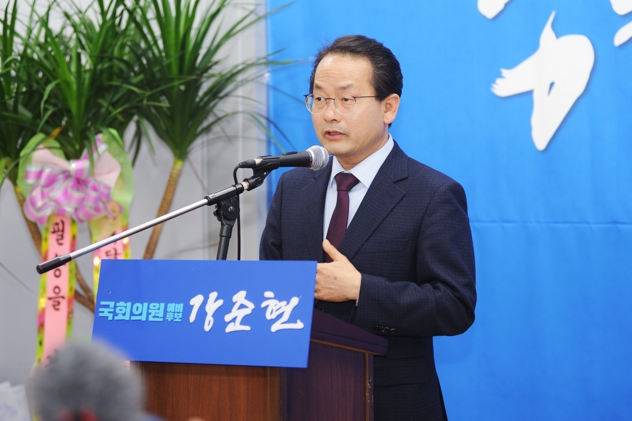 강준현 예비후보가 자신의 정책 비전을 설명하고 있다.