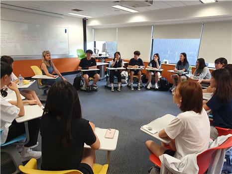 학생들이 글로벌 리더십 프로그램에 참여하고 있다.(사진=시교육청 제공)