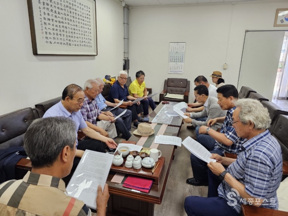 세종시 의정회(회장 황순덕)가 지난 21일 회원들이 참석한 가운데 정례회를 개최했다.(사진=의정회 제공)